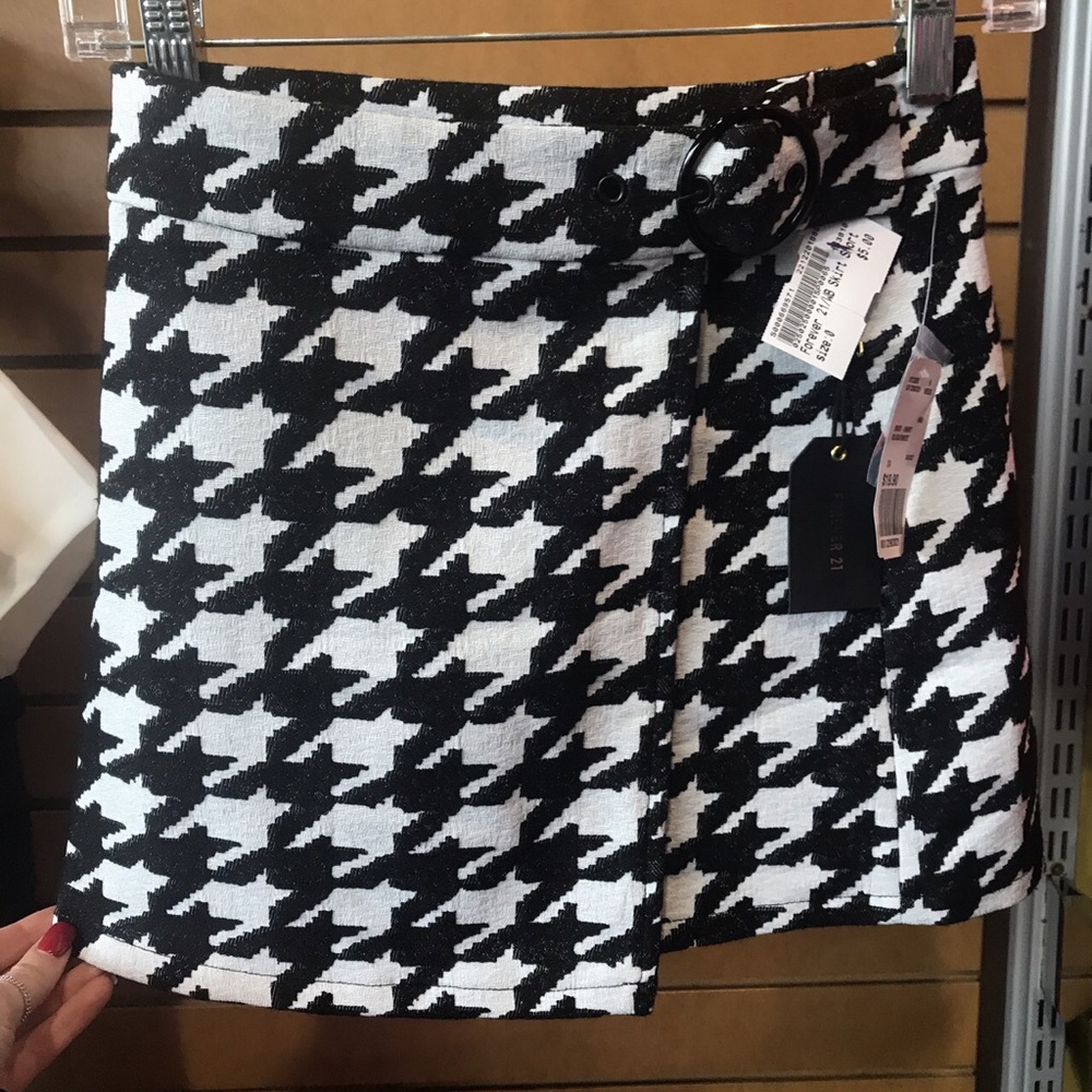 Never worn patterned skirt super cute